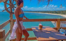 Pousada Marambaia Café - Praiana, econômica, Com café da manhã, piscina e hidromassagem ao ar livre - Frente para o mar